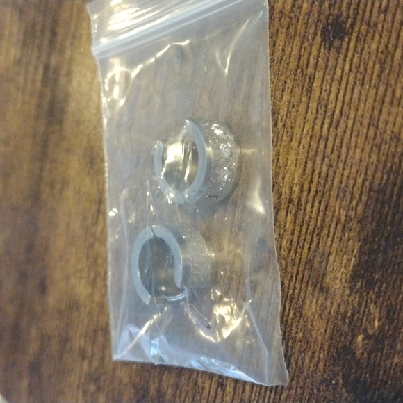 Silver Rhinestone Embedded Earring - Picture 4 of 4